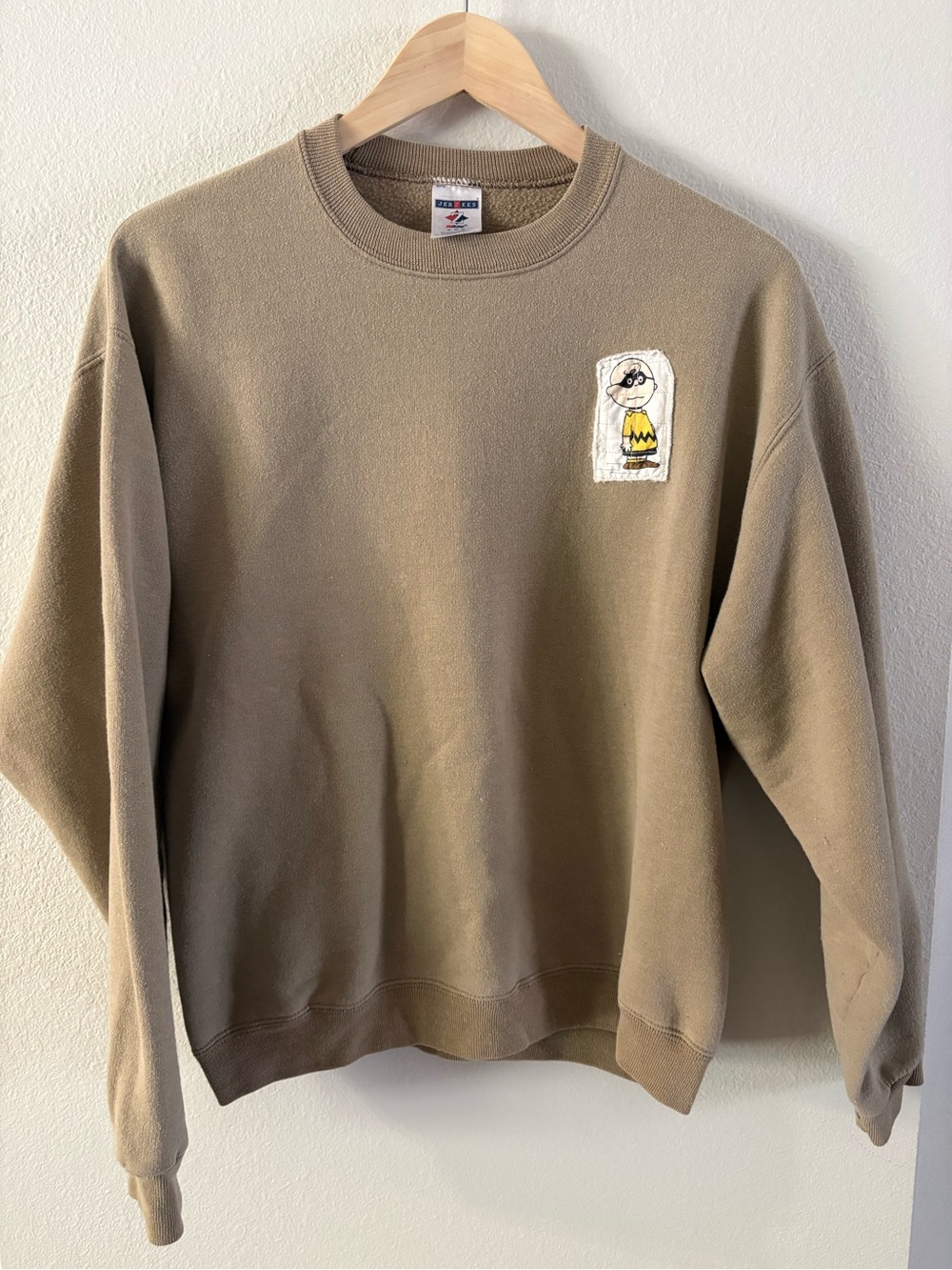 Vintage Peanuts Patch Tan Crewneck Sweatshirt Charlie Brown Halloween Medi